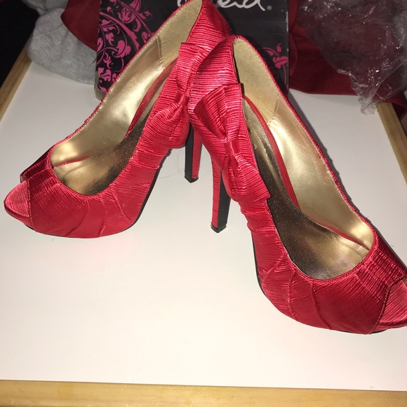 Red heels - Picture 2 of 8